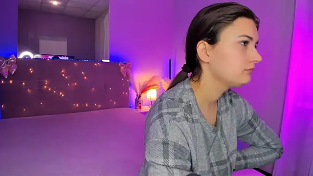 Laura Leee online show from March 29, 4:58 am