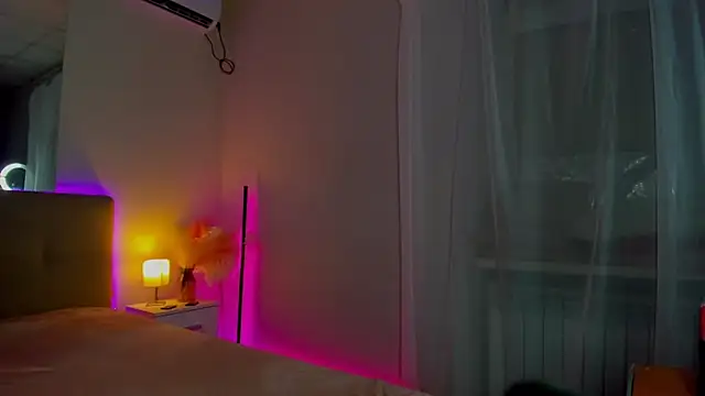 Laura Leee online show from September 9, 5:28 am