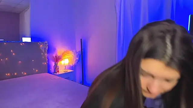 Laura Leee online show from March 25, 6:02 am