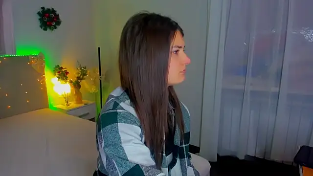 Snapshot of Laura_Leee chatting on January 13, 6:17 am Laura Leee online show from January 13, 6:17 am