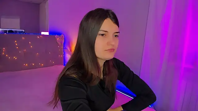 Laura Leee online show from April 5, 5:14 am