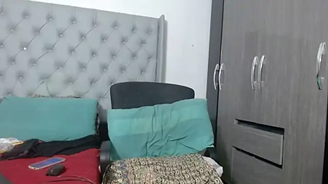 Snapshot of Bustyredx chatting on November 11, 8:14 pm Bustyredx online show from November 11, 8:14 pm