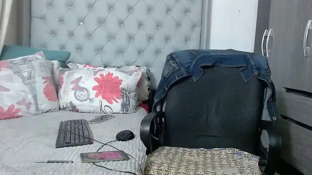 Snapshot of Bustyredx chatting on September 23, 8:16 pm Bustyredx online show from September 23, 8:16 pm