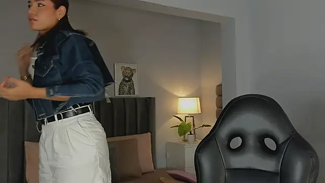 Madie  collins online show from November 22, 11:20 am