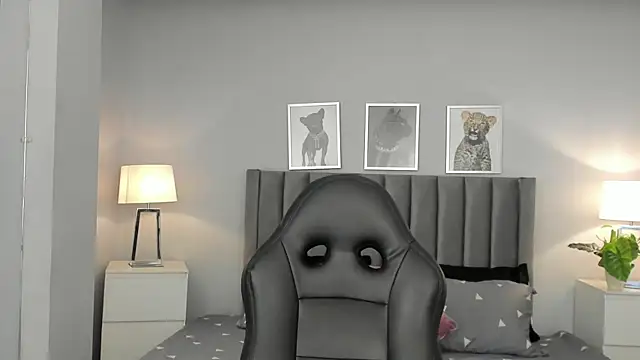 Madie  collins online show from March 13, 11:30 am