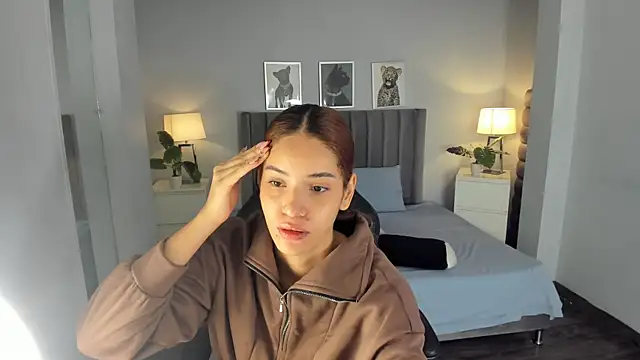 Madie  collins online show from October 19, 11:24 am