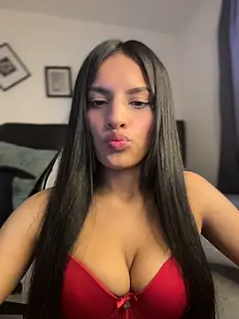 Snapshot of Dulceeany chatting on May 5, 10:35 pm Dulceeany online show from May 5, 10:35 pm