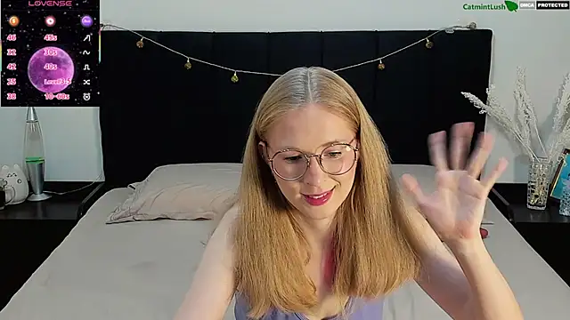 Snapshot of CatmintLush chatting on July 16, 11:35 pm CatmintLush online show from July 16, 11:35 pm