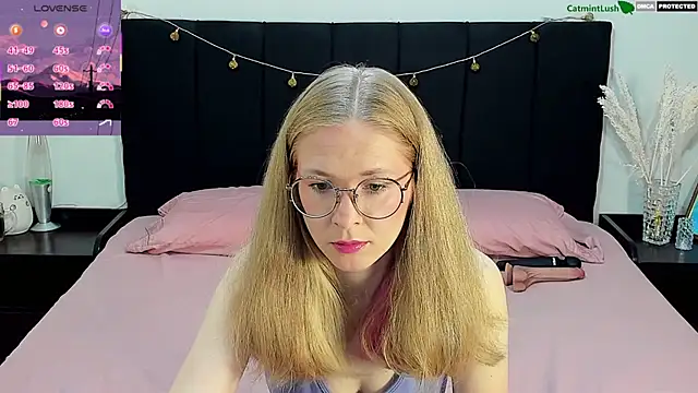 Snapshot of CatmintLush chatting on June 18, 11:32 pm CatmintLush online show from June 18, 11:32 pm