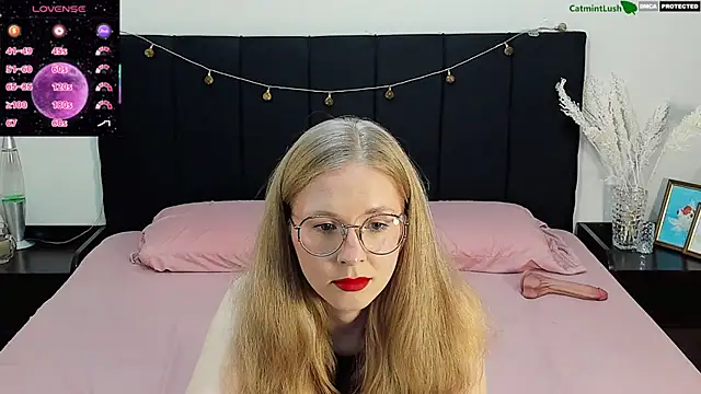Snapshot of CatmintLush chatting on July 8, 11:38 pm CatmintLush online show from July 8, 11:38 pm
