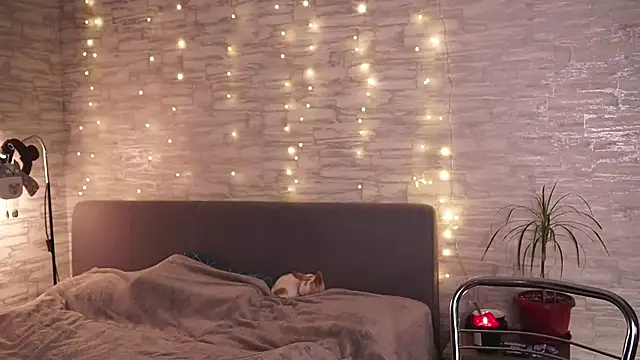 Snapshot of ___art chatting on December 19, 7:07 pm    art online show from December 19, 7:07 pm