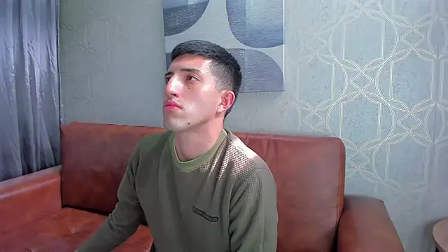 Snapshot of Un_Slutty chatting on October 16, 7:22 pm Un Slutty online show from October 16, 7:22 pm