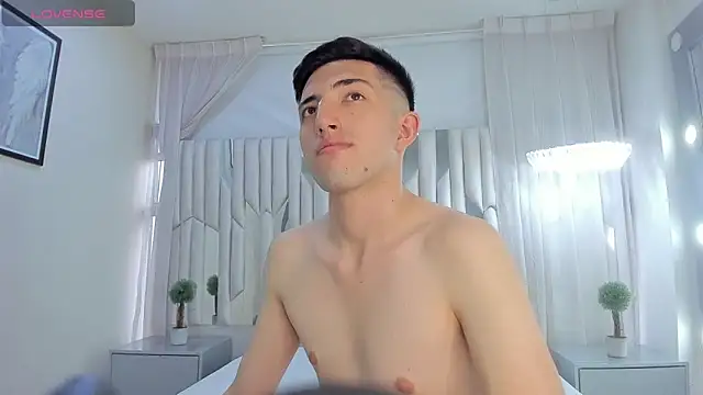 Snapshot of Un_Slutty chatting on March 3, 7:28 pm Un Slutty online show from March 3, 7:28 pm