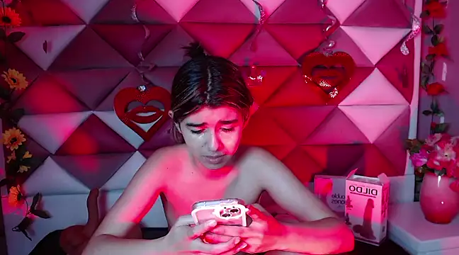 NahomiConnor  online show from March 22, 1:30 pm