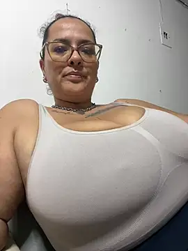 Snapshot of KarllaWalker chatting on July 20, 1:35 am KarllaWalker online show from July 20, 1:35 am
