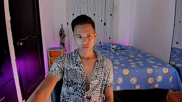 Snapshot of alessandro_wizard chatting on February 7, 1:47 am alessandro wizard online show from February 7, 1:47 am