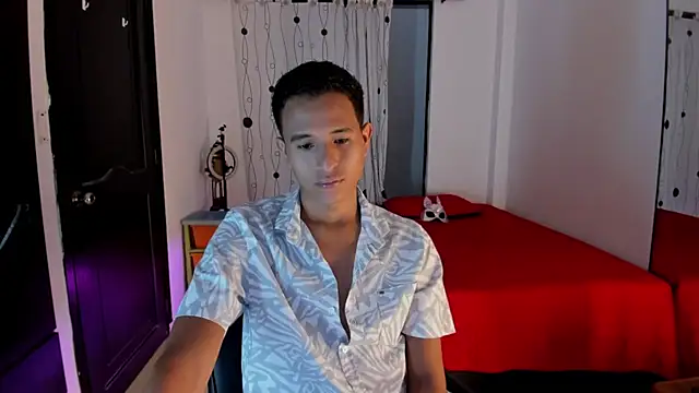 Snapshot of alessandro_wizard chatting on February 26, 7:53 pm alessandro wizard online show from February 26, 7:53 pm