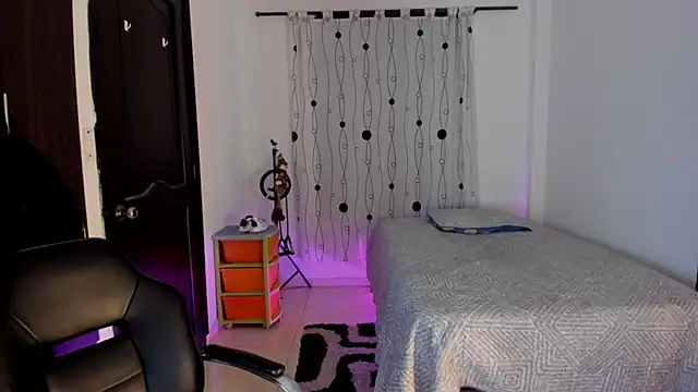 Snapshot of alessandro_wizard chatting on March 19, 1:10 am alessandro wizard online show from March 19, 1:10 am