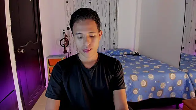 Snapshot of alessandro_wizard chatting on March 13, 12:05 am alessandro wizard online show from March 13, 12:05 am