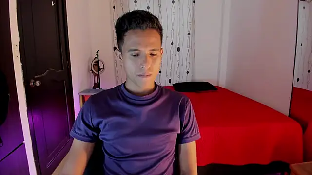 Snapshot of alessandro_wizard chatting on February 15, 8:56 pm alessandro wizard online show from February 15, 8:56 pm