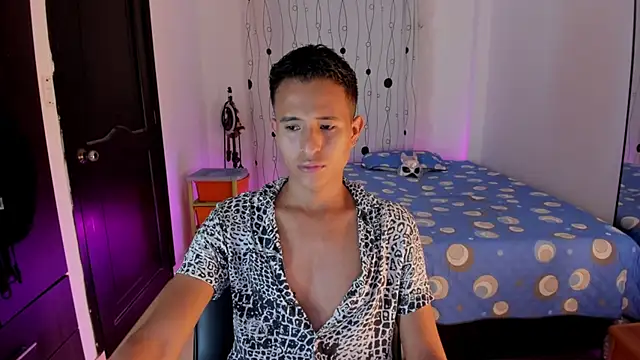 Snapshot of alessandro_wizard chatting on February 5, 10:22 pm alessandro wizard online show from February 5, 10:22 pm