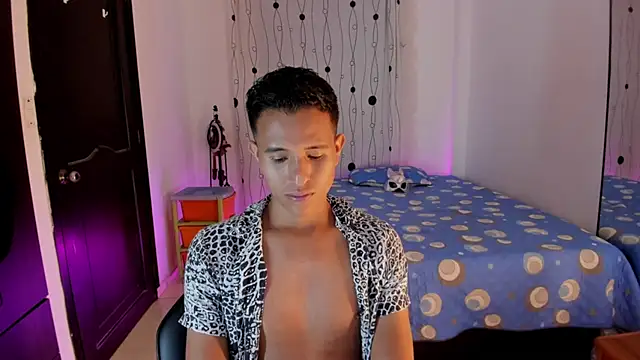 Snapshot of alessandro_wizard chatting on February 6, 1:27 am alessandro wizard online show from February 6, 1:27 am