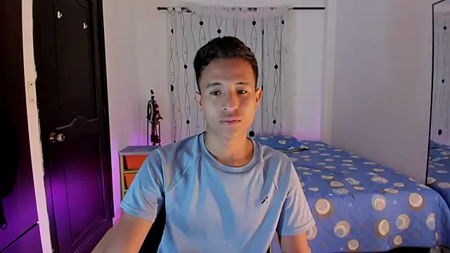 Snapshot of alessandro_wizard chatting on February 10, 11:45 pm alessandro wizard online show from February 10, 11:45 pm