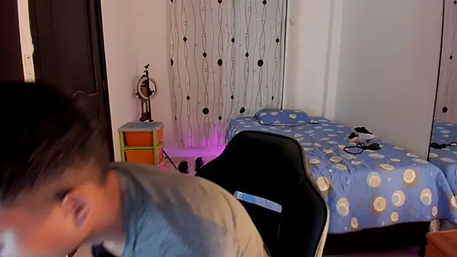 Snapshot of alessandro_wizard chatting on February 14, 9:32 pm alessandro wizard online show from February 14, 9:32 pm