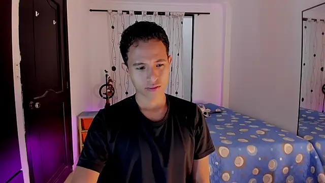 Snapshot of alessandro_wizard chatting on March 12, 1:30 pm alessandro wizard online show from March 12, 1:30 pm