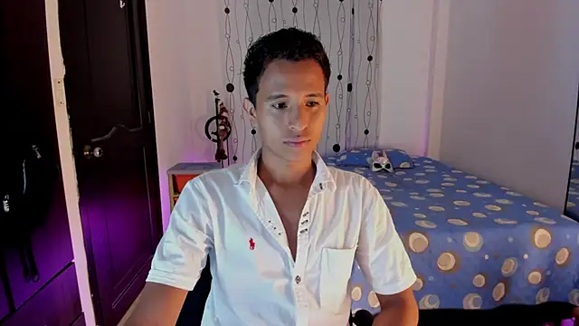 Snapshot of alessandro_wizard chatting on March 16, 2:21 am alessandro wizard online show from March 16, 2:21 am