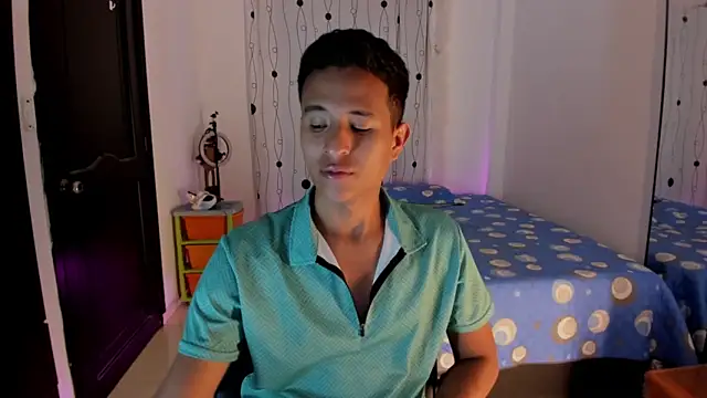 Snapshot of alessandro_wizard chatting on February 13, 3:39 am alessandro wizard online show from February 13, 3:39 am