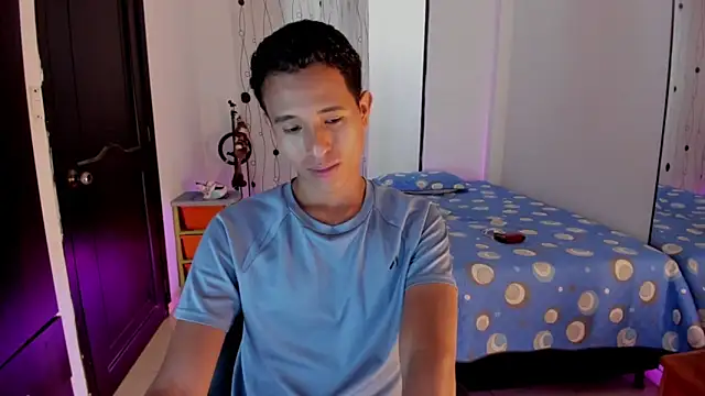 Snapshot of alessandro_wizard chatting on March 10, 6:45 pm alessandro wizard online show from March 10, 6:45 pm