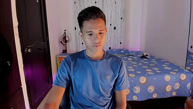 Snapshot of alessandro_wizard chatting on February 11, 7:38 pm alessandro wizard online show from February 11, 7:38 pm