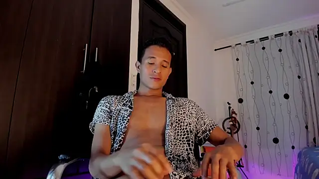 Snapshot of alessandro_wizard chatting on March 8, 1:39 am alessandro wizard online show from March 8, 1:39 am