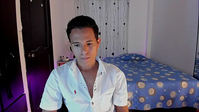 Snapshot of alessandro_wizard chatting on March 15, 3:59 pm alessandro wizard online show from March 15, 3:59 pm