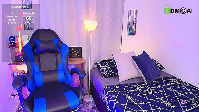 Snapshot of aron_wi chatting on November 3, 10:41 am aron wi online show from November 3, 10:41 am