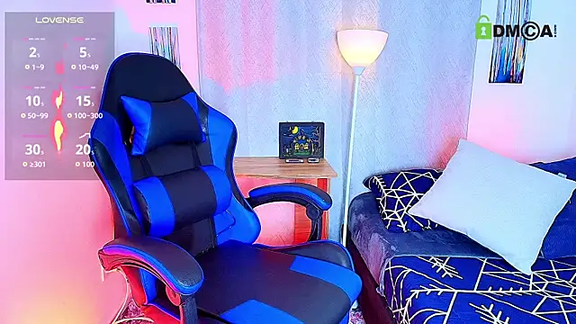 Snapshot of aron_wi chatting on November 4, 10:30 am aron wi online show from November 4, 10:30 am