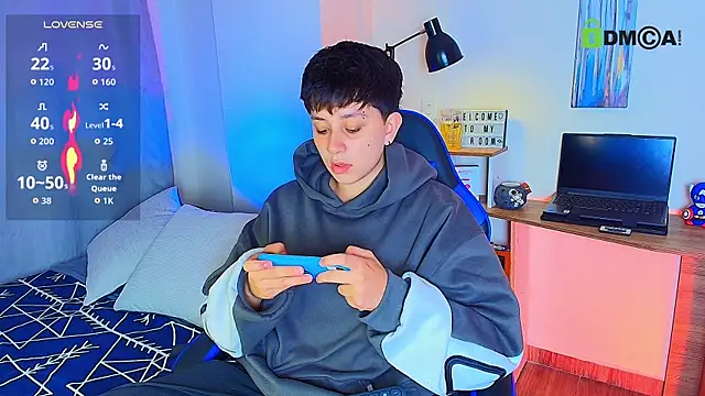 Snapshot of aron_wi chatting on December 14, 10:37 pm aron wi online show from December 14, 10:37 pm