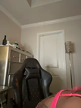 butterflybootyy online show from February 4, 7:14 am