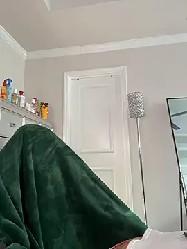 butterflybootyy online show from April 22, 12:34 pm