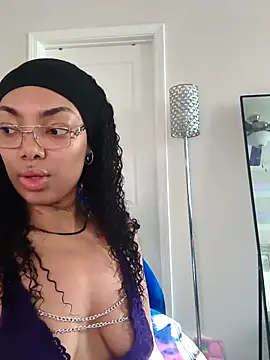 butterflybootyy online show from May 18, 12:10 pm