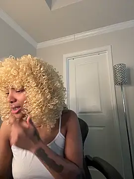 butterflybootyy online show from December 21, 1:35 pm