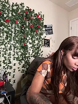 butterflybootyy online show from November 3, 5:12 am