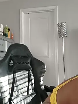 butterflybootyy online show from April 26, 12:13 pm