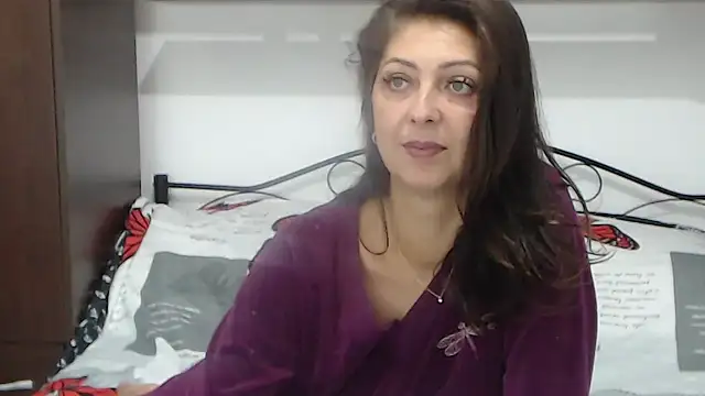 Snapshot of DivinSandra chatting on October 9, 6:47 am DivinSandra online show from October 9, 6:47 am