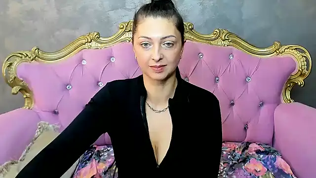 Snapshot of DivinSandra chatting on February 22, 10:51 am DivinSandra online show from February 22, 10:51 am