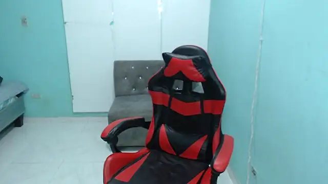 Snapshot of black30cmdick chatting on December 3, 1:10 pm black30cmdick online show from December 3, 1:10 pm