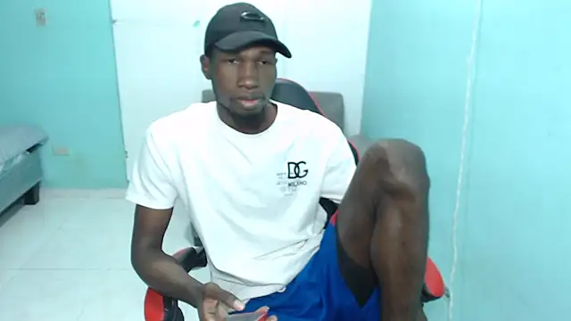 Snapshot of black30cmdick chatting on December 16, 10:03 pm black30cmdick online show from December 16, 10:03 pm