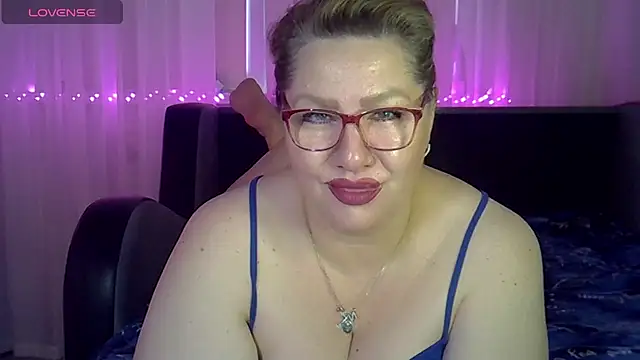 Snapshot of AngelinaGlam chatting on July 13, 4:28 pm AngelinaGlam online show from July 13, 4:28 pm