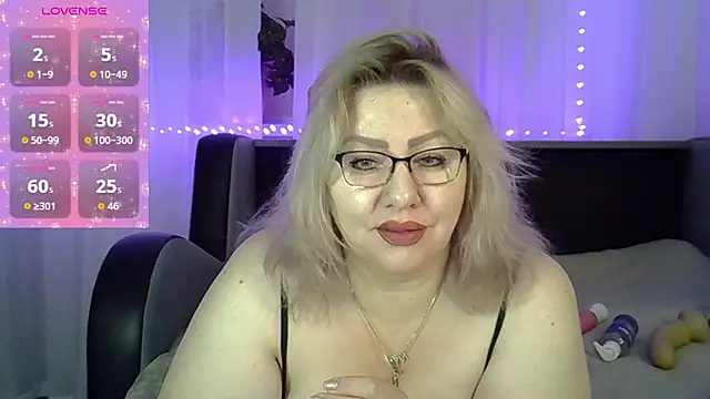 Snapshot of AngelinaGlam chatting on September 28, 6:04 pm AngelinaGlam online show from September 28, 6:04 pm